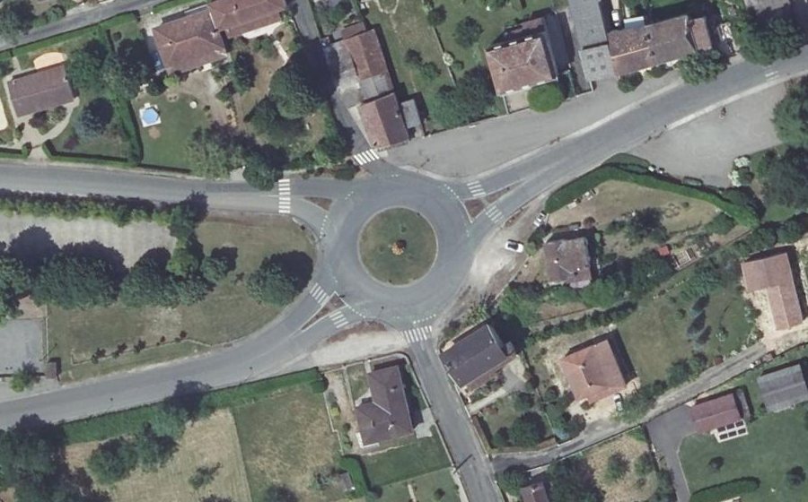 Vue aérienne du Rond-point anonyme n°159594639