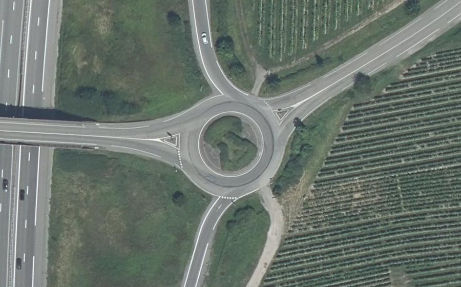 Vue aérienne du Rond-point anonyme n°159641024