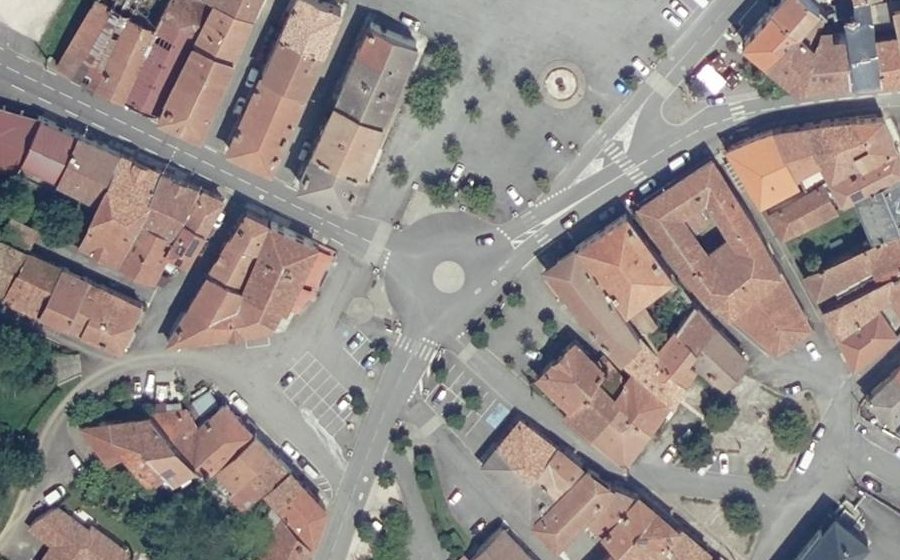 Vue aérienne du Rond-point anonyme n°159693968