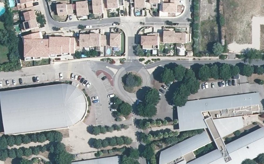 Vue aérienne du Rond-point anonyme n°159707248