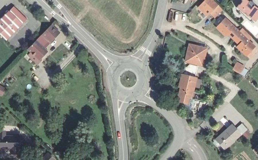 Vue aérienne du Rond-point anonyme n°159742234