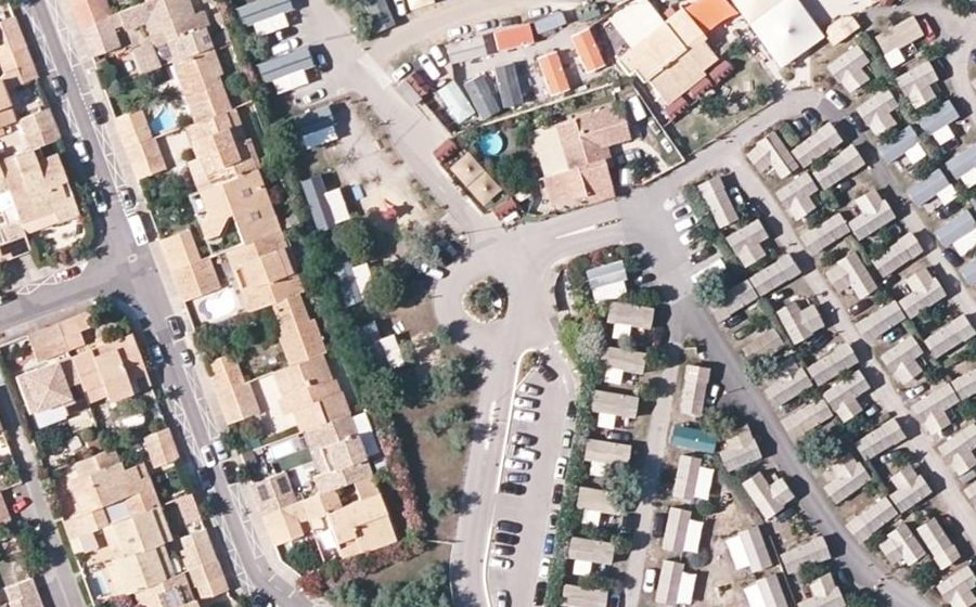 Vue aérienne du Rond-point anonyme n°159753702