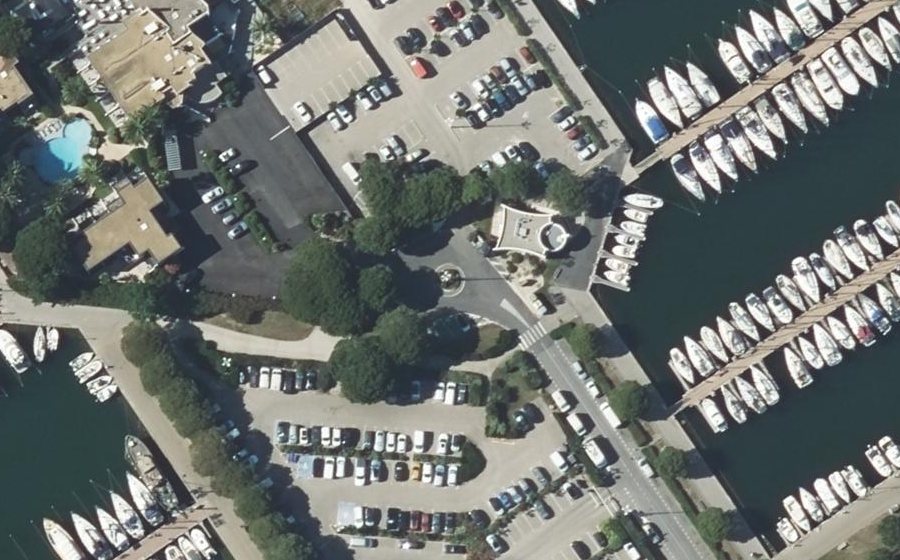 Vue aérienne du Rond-point anonyme n°159801568