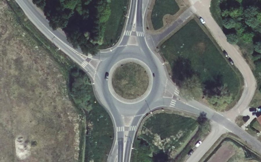 Vue aérienne du Rond-point anonyme n°159816197