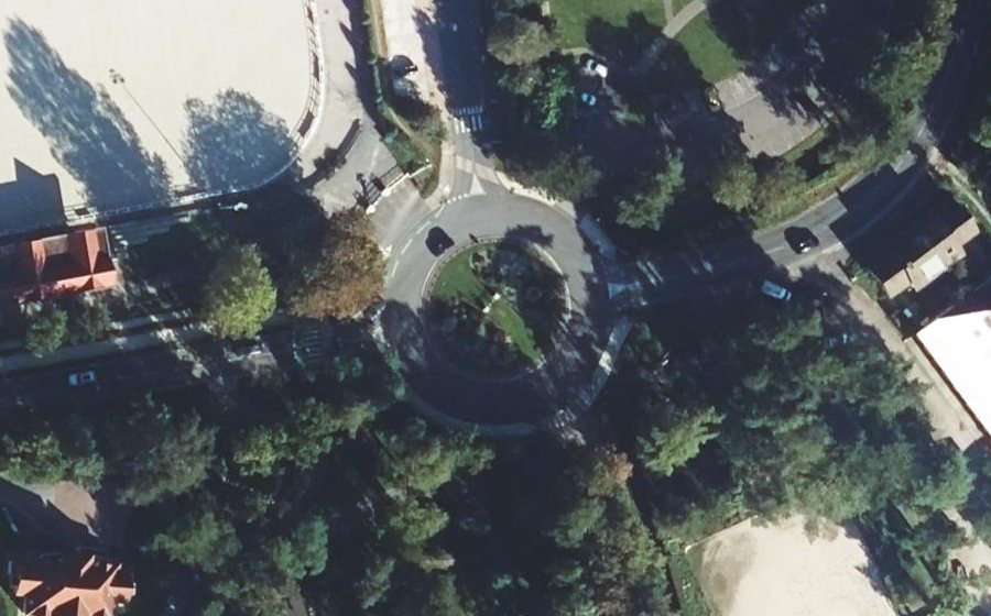 Vue aérienne du Rond-point anonyme n°159828314