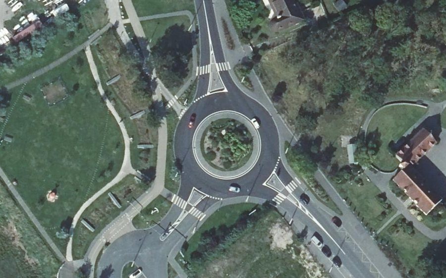 Vue aérienne du Rond-point anonyme n°159837030