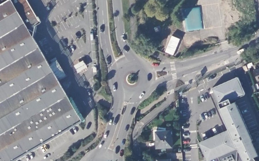 Vue aérienne du Rond-point anonyme n°159842494