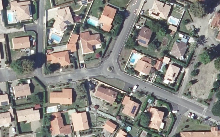 Vue aérienne du Rond-point anonyme n°159843748