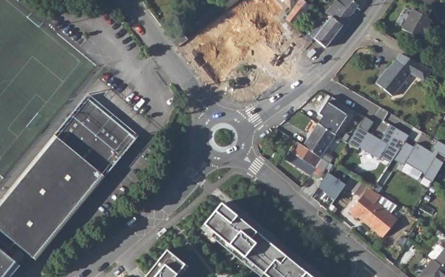 Vue aérienne du Rond-point anonyme n°159883319