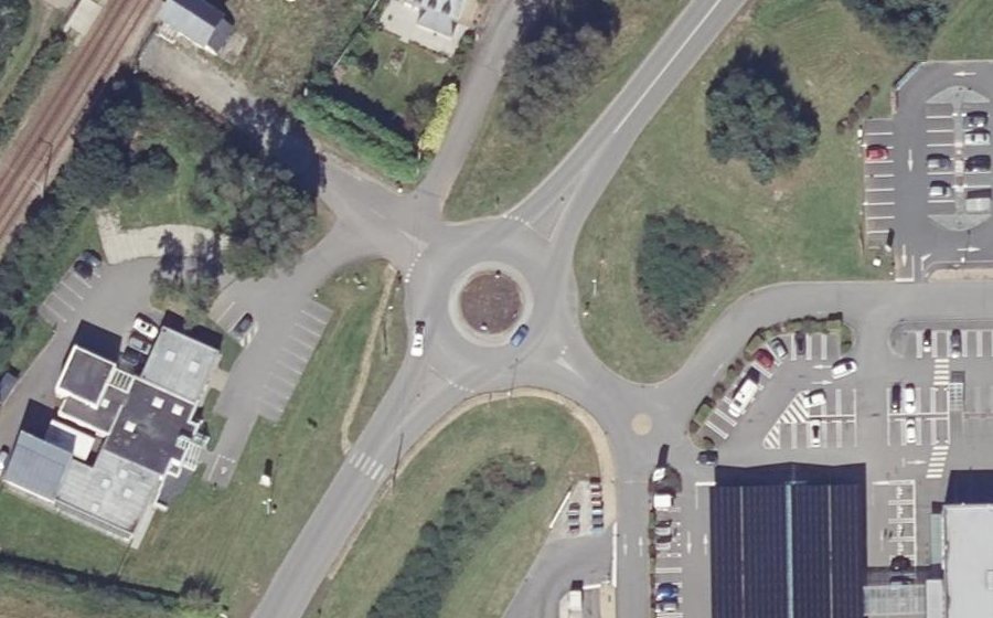 Vue aérienne du Rond-point anonyme n°159891116