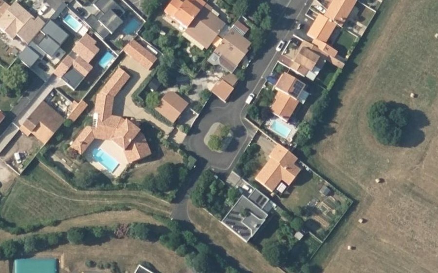 Vue aérienne du Rond-point anonyme n°159924399