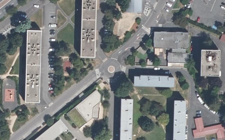 Vue aérienne du Rond-point anonyme n°159926409