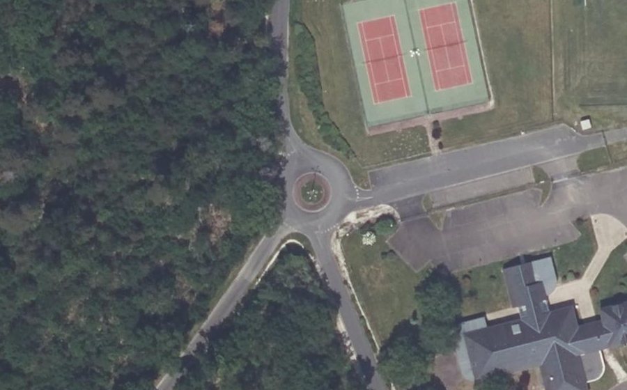Vue aérienne du Rond-point anonyme n°159930950