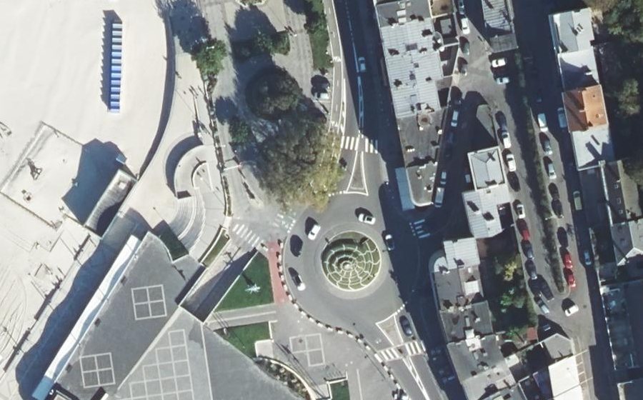 Vue aérienne du Rond-point anonyme n°159963447