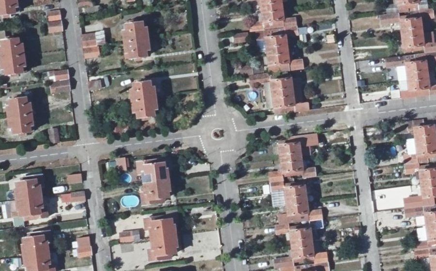 Vue aérienne du Rond-point anonyme n°159969030