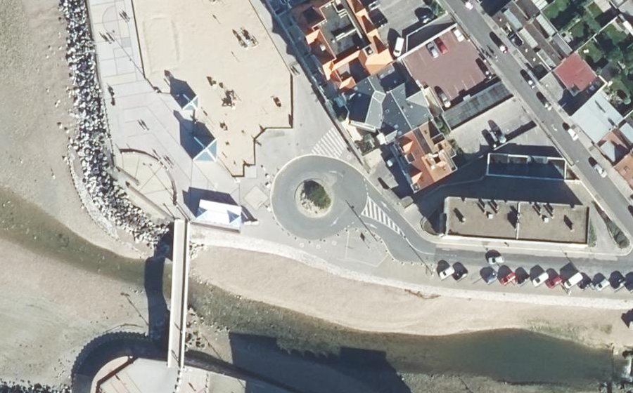 Vue aérienne du Rond-point anonyme n°159973154