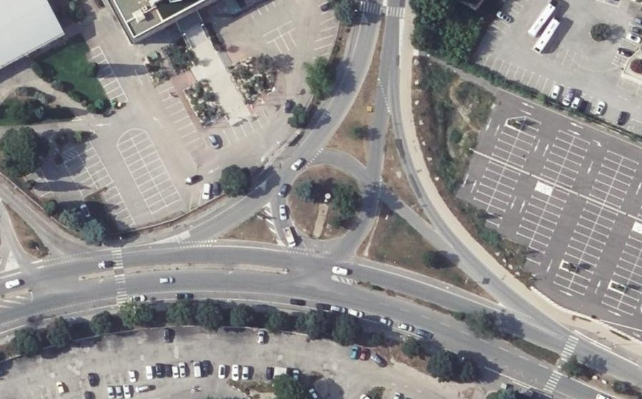 Vue aérienne du Rond-point anonyme n°159988656