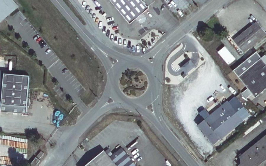 Vue aérienne du Rond-point anonyme n°160031899
