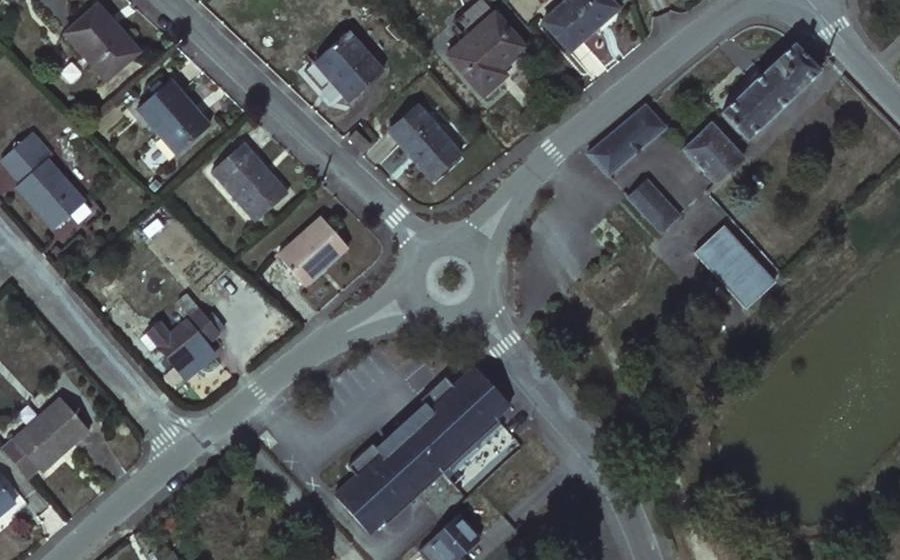 Vue aérienne du Rond-point anonyme n°160037053