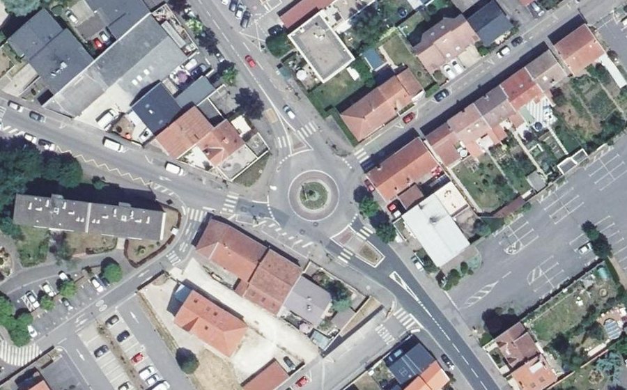 Vue aérienne du Rond-point anonyme n°160045019