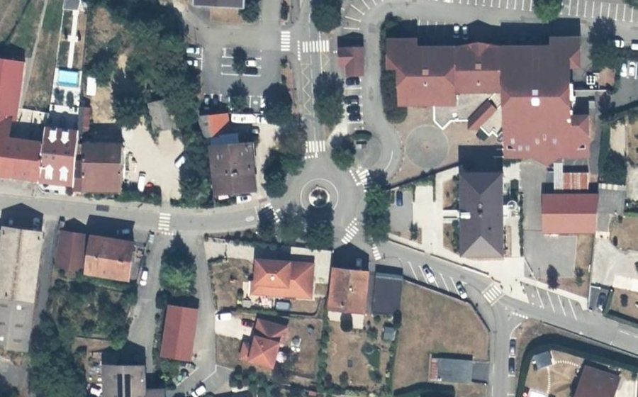Vue aérienne du Rond-point anonyme n°160088347