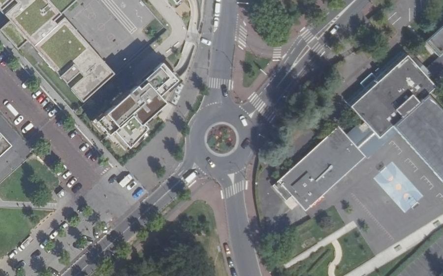 Vue aérienne du Rond-point anonyme n°160128179