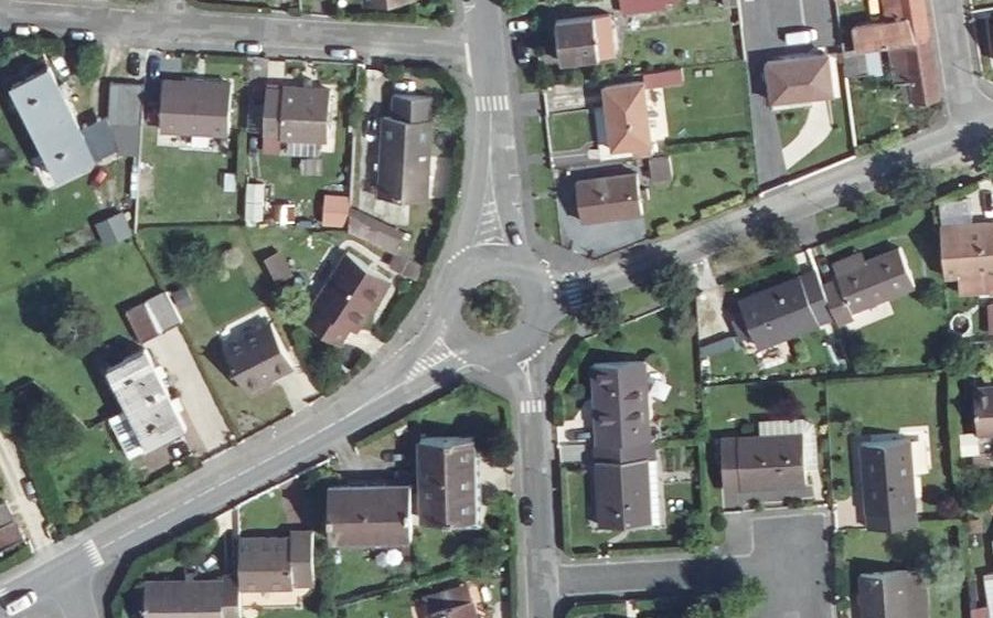 Vue aérienne du Rond-point anonyme n°160130632