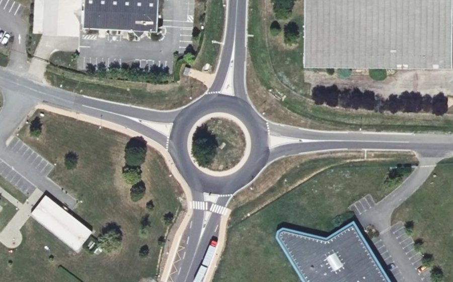 Vue aérienne du Rond-point anonyme n°160141802