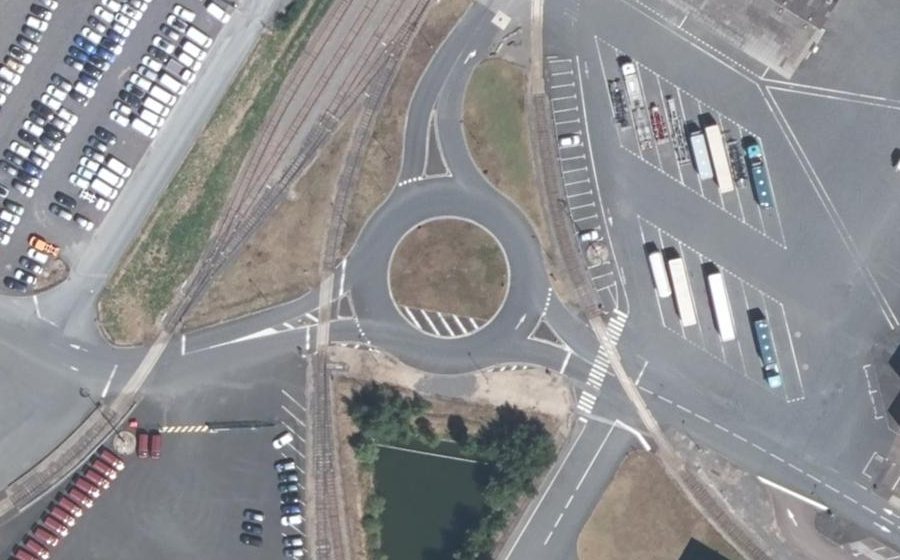 Vue aérienne du Rond-point anonyme n°160160465