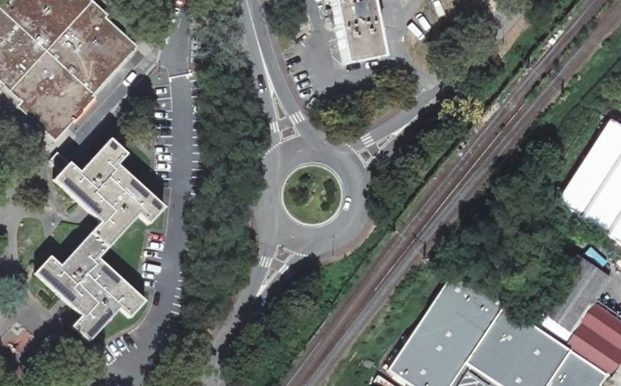 Vue aérienne du Rond-point anonyme n°160171992