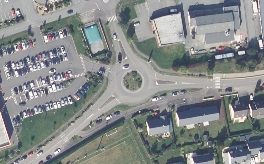 Vue aérienne du Rond-point anonyme n°160175970