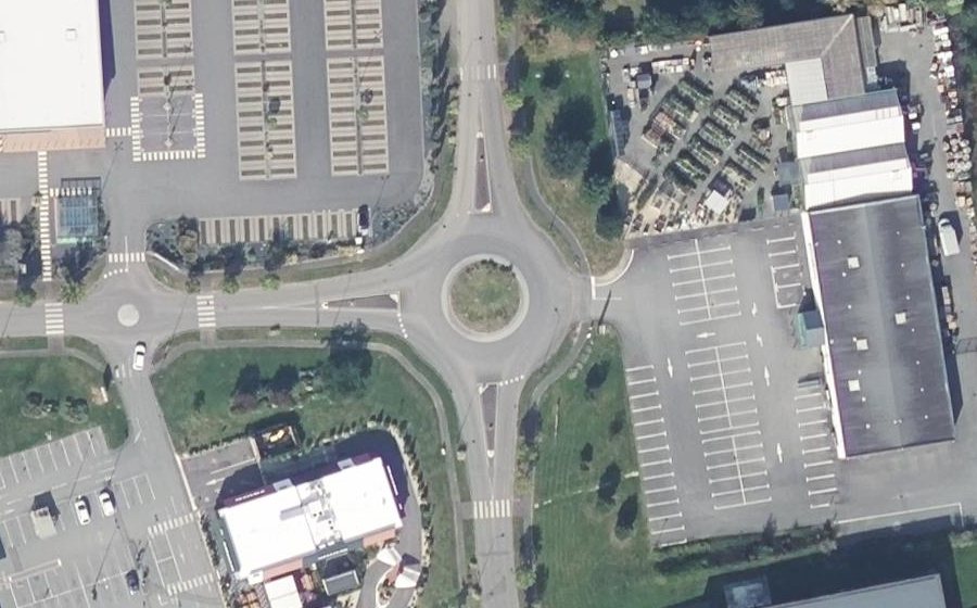 Vue aérienne du Rond-point anonyme n°160175974