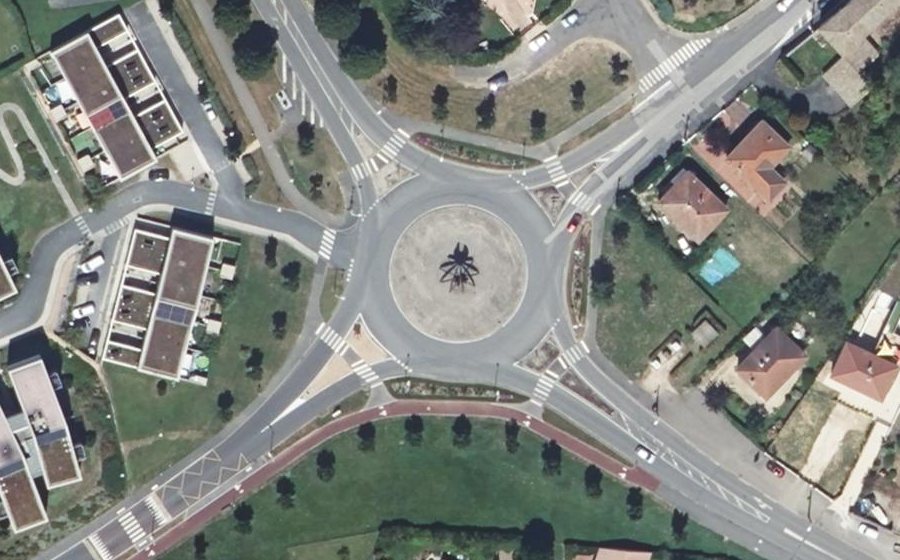 Vue aérienne du Rond-point anonyme n°160180248