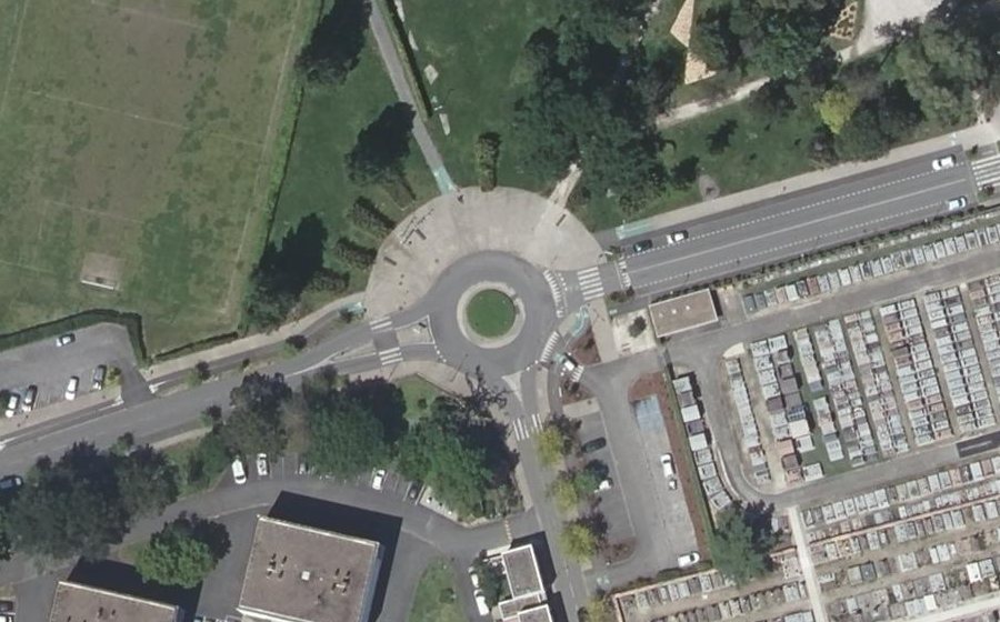Vue aérienne du Rond-point anonyme n°160207628
