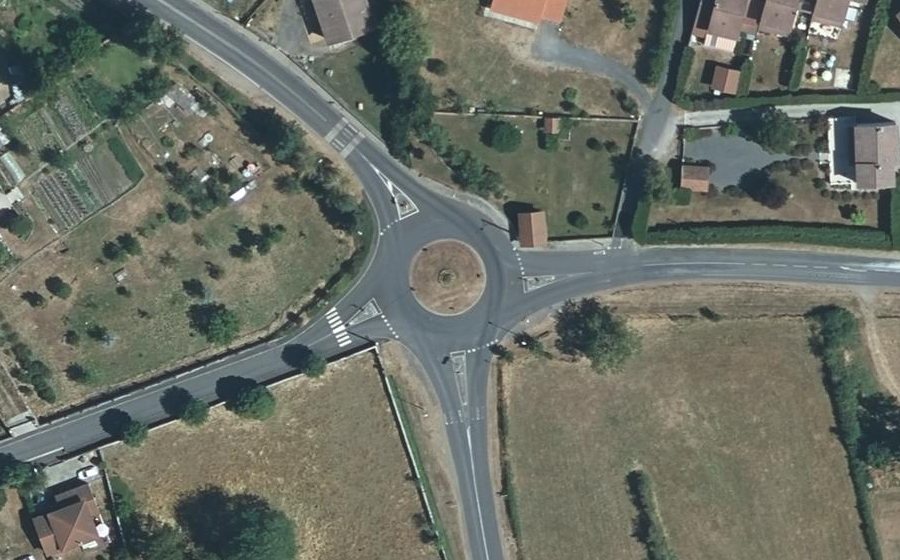 Vue aérienne du Rond-point anonyme n°160224203
