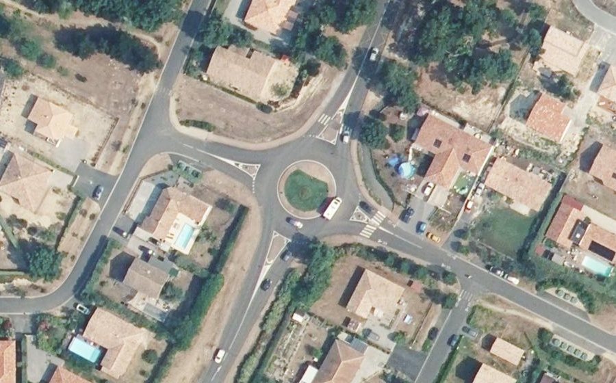 Vue aérienne du Rond-point anonyme n°160269852