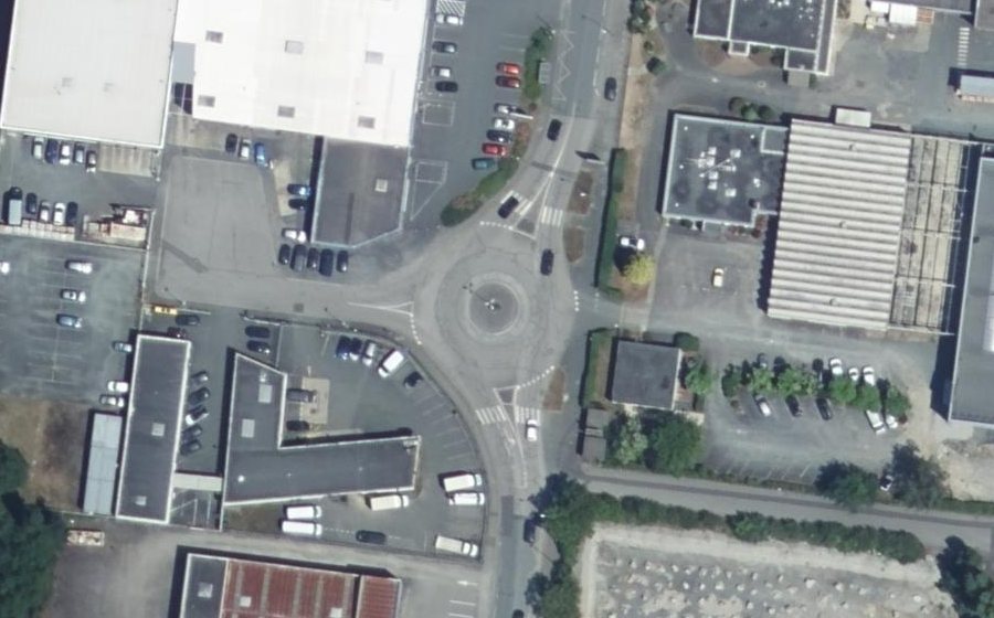 Vue aérienne du Rond-point anonyme n°160269898