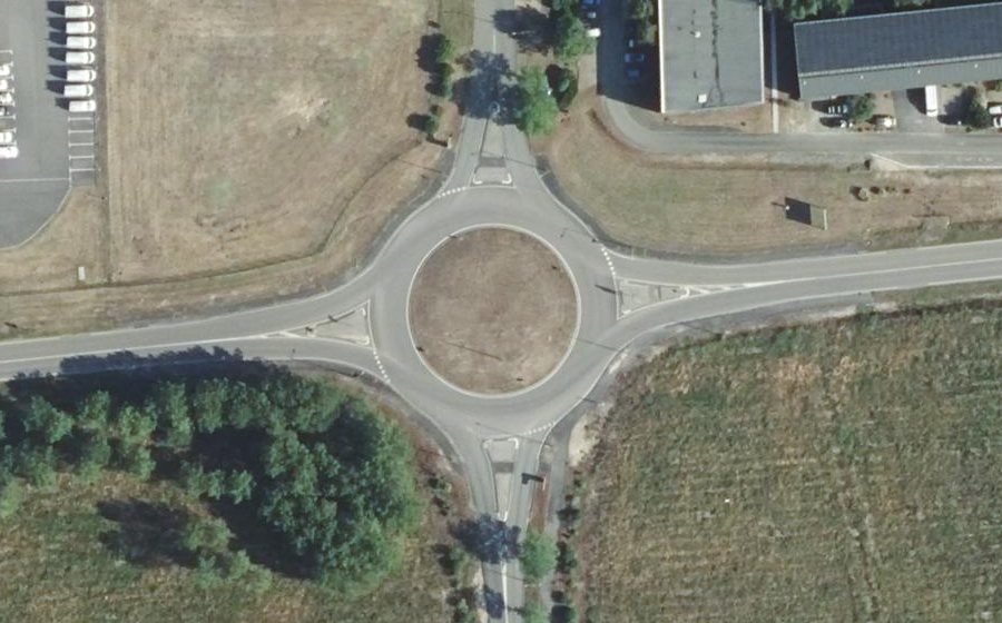 Vue aérienne du Rond-point anonyme n°160272021