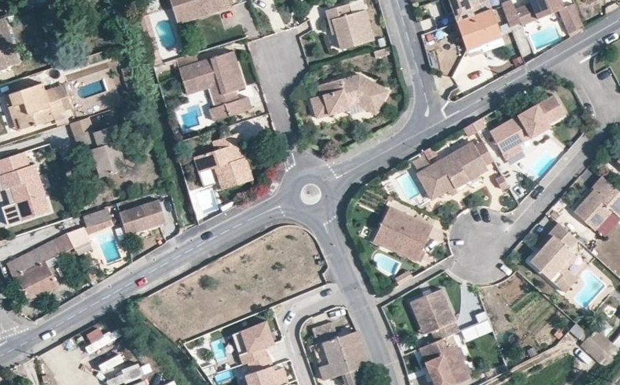 Vue aérienne du Rond-point anonyme n°160314418