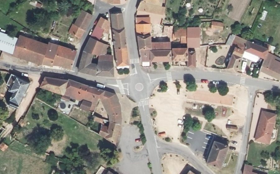 Vue aérienne du Rond-point anonyme n°160325402