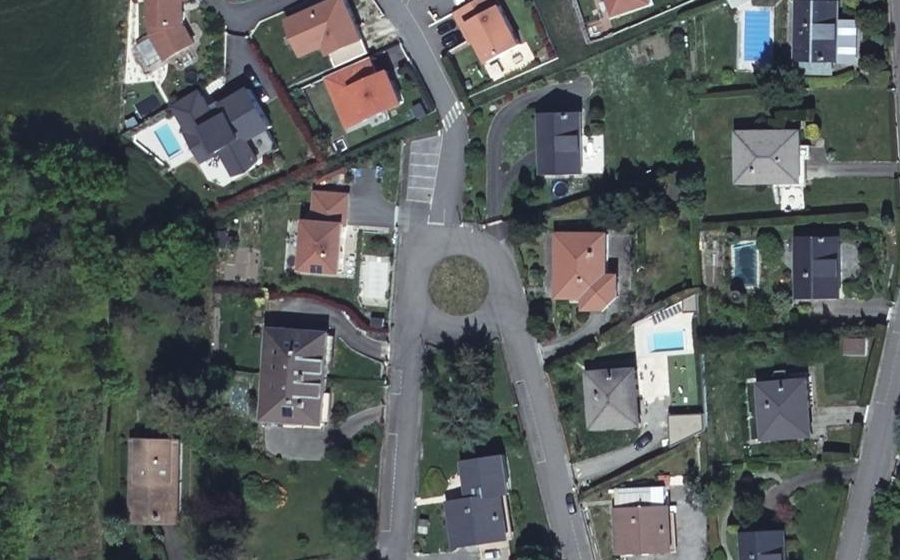 Vue aérienne du Rond-point anonyme n°160332733