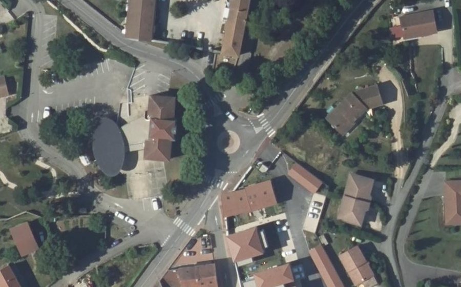 Vue aérienne du Rond-point anonyme n°160372938
