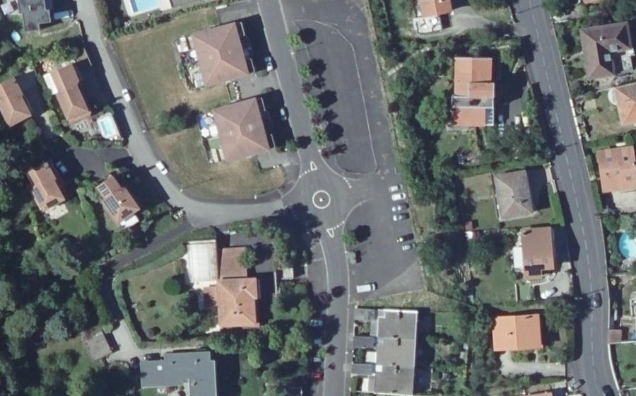 Vue aérienne du Rond-point anonyme n°160387157