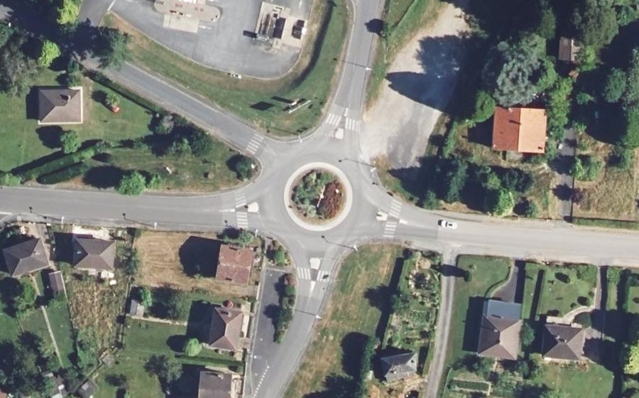 Vue aérienne du Rond-point anonyme n°160449001