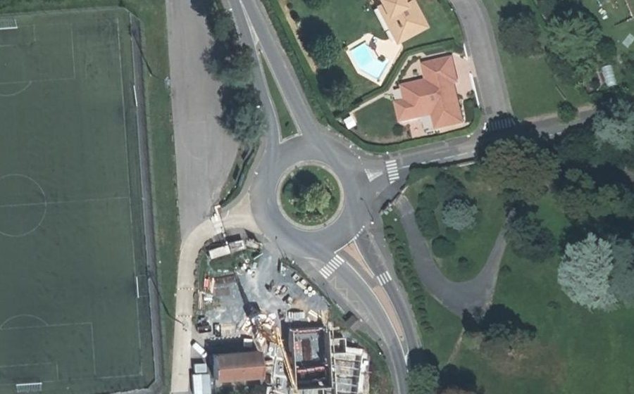 Vue aérienne du Rond-point anonyme n°160482716