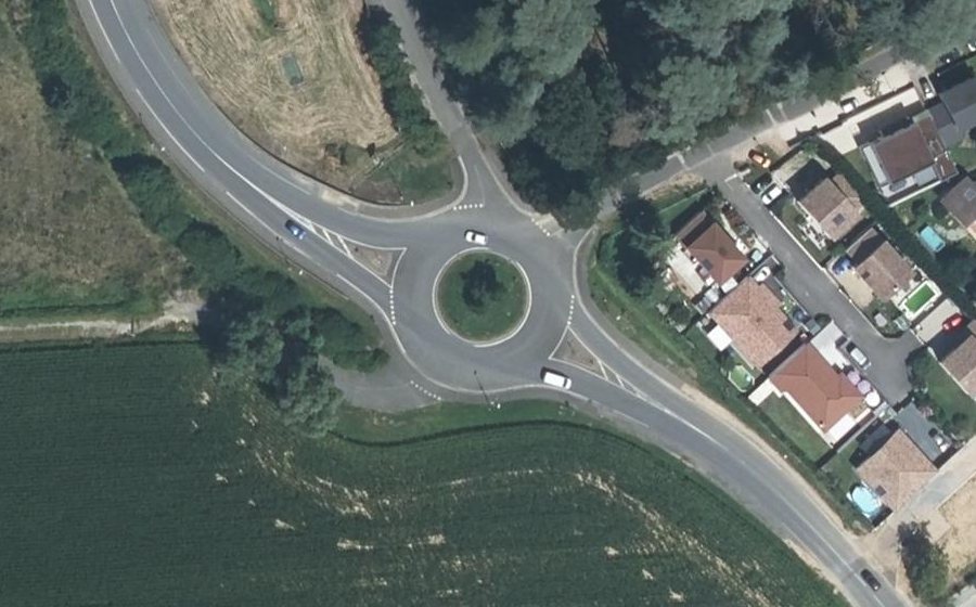 Vue aérienne du Rond-point anonyme n°160482742