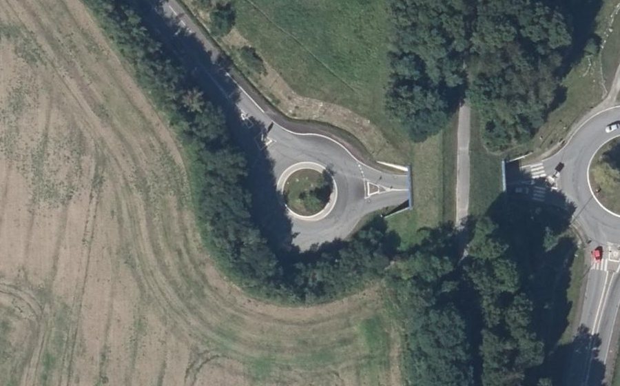 Vue aérienne du Rond-point anonyme n°160500348