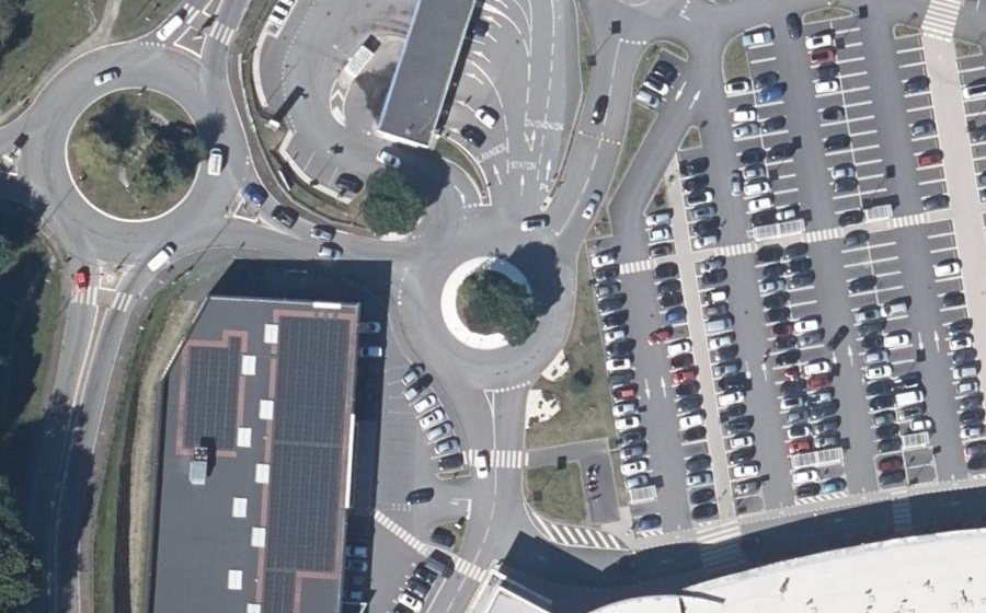 Vue aérienne du Rond-point anonyme n°160500354
