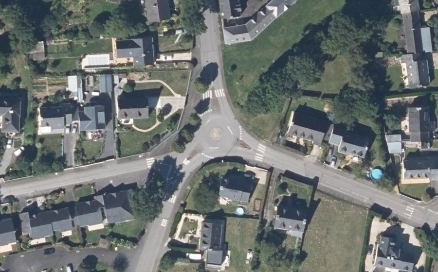 Vue aérienne du Rond-point anonyme n°160511992