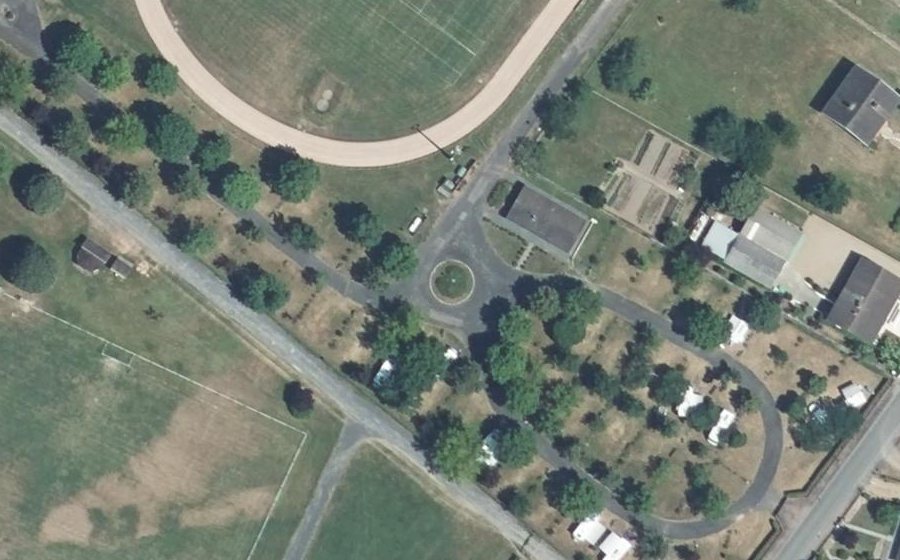Vue aérienne du Rond-point anonyme n°160514858